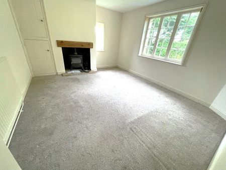 A detached 4 bedroom cottage in the quiet village of Wintringham in close proximity to Malton, Scarborough and York. Lakeside Cottage benefits from a good sized rear garden and off street parking. Min 12 months tenancy. - Photo 2