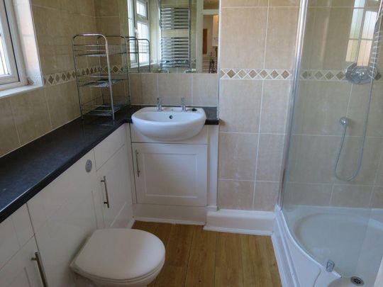 4 bedroom flat to rent - Photo 1