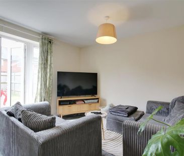 3 bedroom end of terrace house to rent - Photo 1