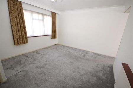 3 bedroom End Terraced to let - Photo 3