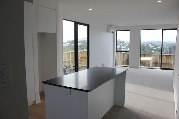 Near new, Sunny 3 Bed (Corner unit with Courtyard) - Photo 1
