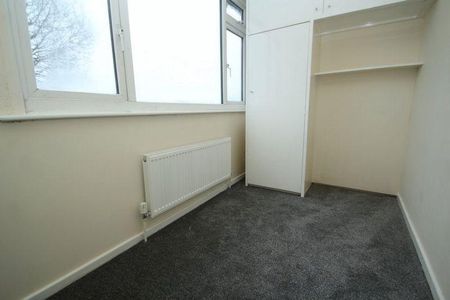 4 bedroom property to rent - Photo 2
