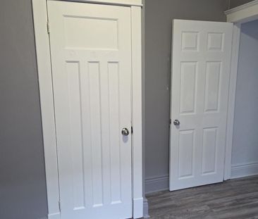 For Lease - 991 Main Street Unit# 5, Hamilton, Ontario - Photo 3