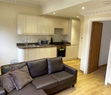 A ground floor one bedroom apartment to rent with an allocated park... - Photo 2