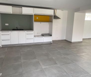 Maison d'habitation en pierre et masses osu ardoises, comprenant : ... - Photo 2