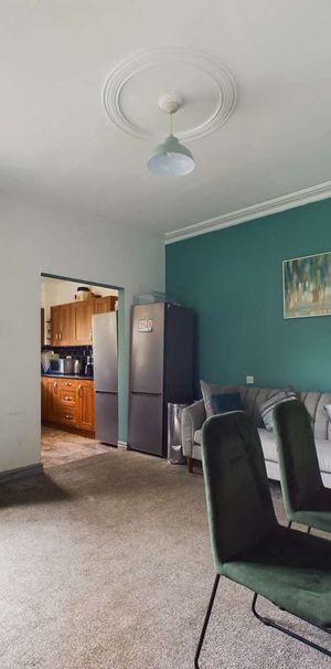 Maxwell Way Room 3 - Photo 1