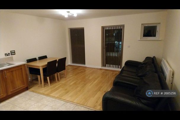 2 bedroom flat to rent - Photo 1