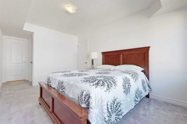 For Lease - 2-4 Eaton Park Lane Unit# 3rd Floor Masterbedroom, Toronto, Ontario - Photo 1