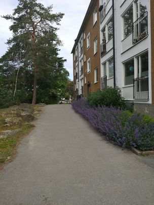 Svartågatan, Bagarmossen - Photo 1