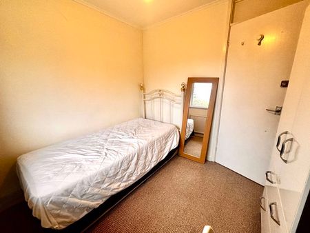 Tenterden Drive, Canterbury - Photo 3