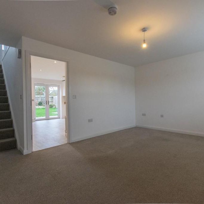 3 bedroom semi-detached house to rent - Photo 1