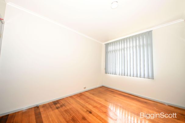 Fully Renovated, Unbeatable Location, Immaculate Home: 3 Bedroom home in Mount Waverley - Photo 1