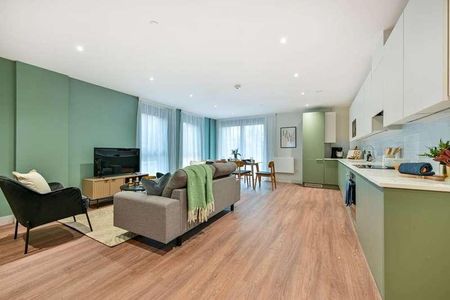 The Oakgate, Leatherhead, KT22 - Photo 2