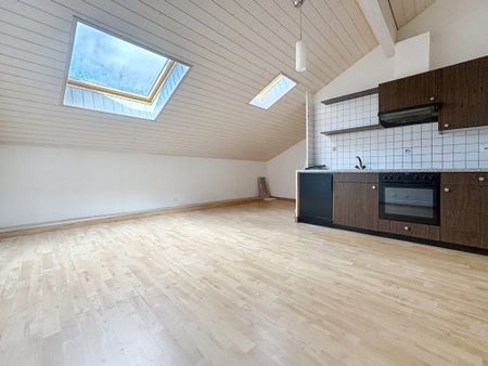 Joli appartement en duplex de 2,5 pièces, partiellement rénové - Foto 2