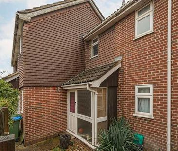 Somerset Close, Hersham, Walton-on-thames, Surrey, KT12 - Photo 5