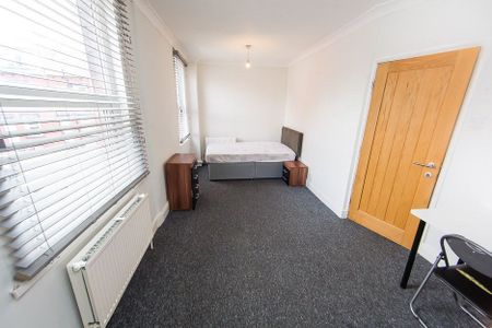 Harold Avenue, Hyde Park, Leeds - Photo 2