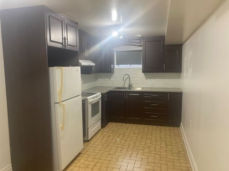 For Lease - 3972 Brandon Gate Drive, Mississauga, Ontario - Photo 2