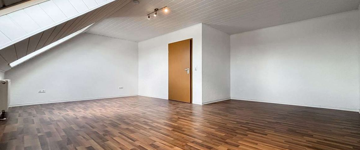 Rodenbach, Reiheneckhaus mit 6 ZKB, 2 Bäder, Gäste-WC, Terrasse, Carport - Foto 1