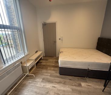 Birkby Lodge Road, Huddersfield - Photo 1