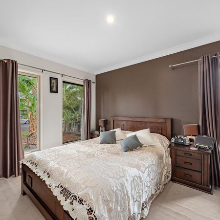 EXECUTIVE LIVING FITTED WITH EVERYTHING! - Photo 3