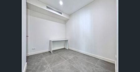 Large Balcony 1 bedroom plus 1Large Study room apartment!!! - Photo 4