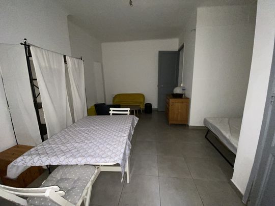 A LOUER FAUX T2 MEUBLE / COURS LA FAYETTE TOULON - Photo 1