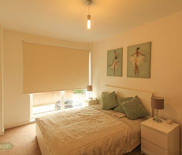 2 bed flat - Photo 3
