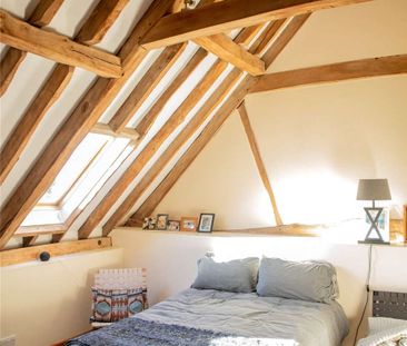 A beautifully presented 4-bedroom barn conversion with gated entran... - Photo 6