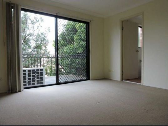 2 bedroom Townhouse - Perfect Position - Photo 1