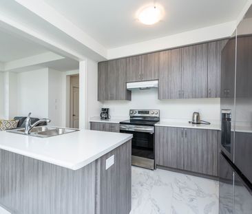 For Lease - 43 Silver Meadow Gardens, Hamilton, Ontario - Photo 4