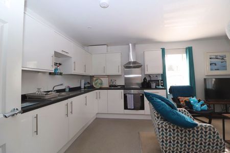 Colin Road, Gloucester - Photo 3