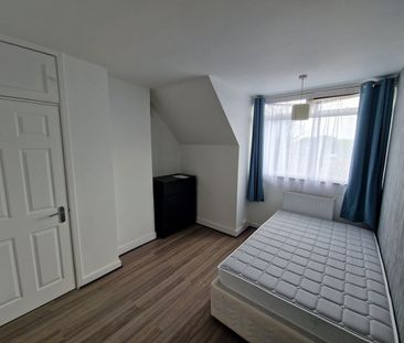 Room in a Shared House, The Limes Avenue, N11 - Photo 3