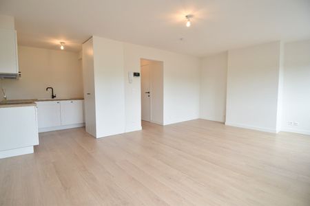 Vernieuwd appartement met 2 slaapkamers in Kortrijk - Photo 2