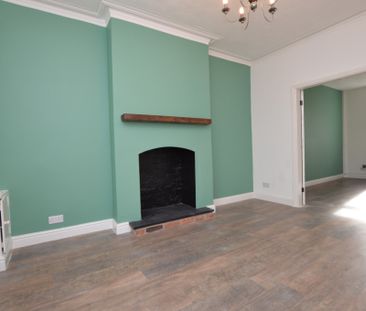 3 Bedroom Terraced House - Photo 3