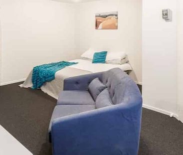 Spacious Executive Studio - Photo 4