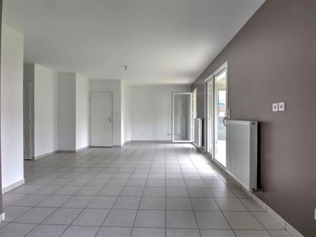 Location Appartement 3 pièces 76 m2 à Saint-Paul-en-Jarez - Photo 2