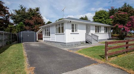 Charming 3 Bedroom Home - Photo 2