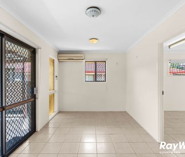 Charming Lowset Home in Quiet Street - Photo 6