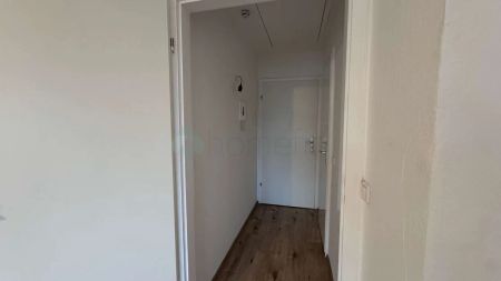 Modernisierte Dachgeschosswohnung mit frischem Ambiente und Stil in Essen - Foto 4