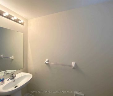 For Lease - 111 Amulet Crescent, Richmond Hill, Ontario - Photo 2