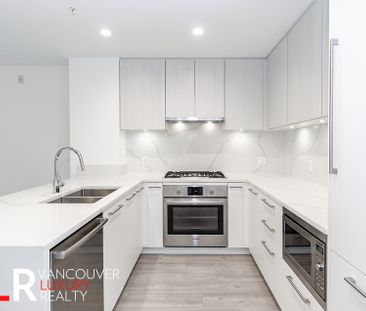 Townhouse in North Vancouver, BC - Photo 2
