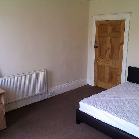 2 bedroom flat - Photo 1