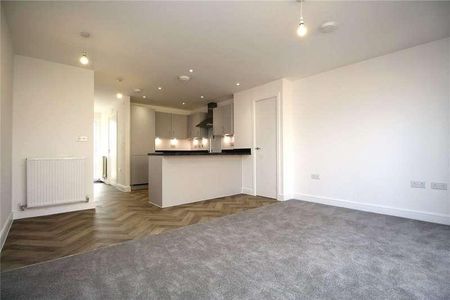 Edwards Grove, Bordon, Hampshire, GU35 - Photo 2