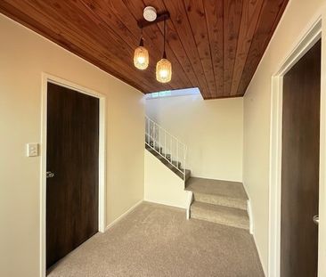 Spacious 4-Bedroom Home in Prime Browns Bay Location! - Photo 3
