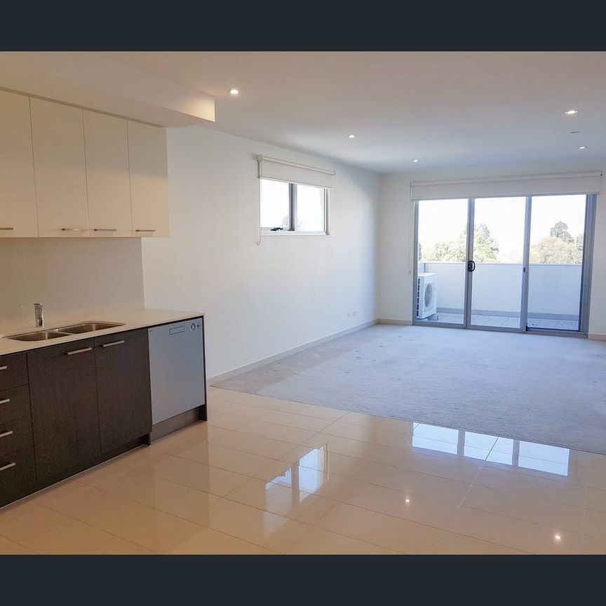 Stylish, Spacious Living in a Prime Heatherton Location - Photo 1