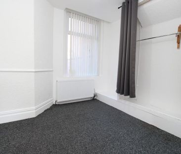 2 bedroom ground floor flat to rent - Photo 2