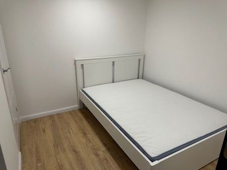 Studio Flat, East Road, HA8 - Photo 5