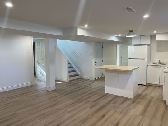 For Lease - 32 Uxbridge Crescent Unit# B, Kanata, Ontario - Photo 1