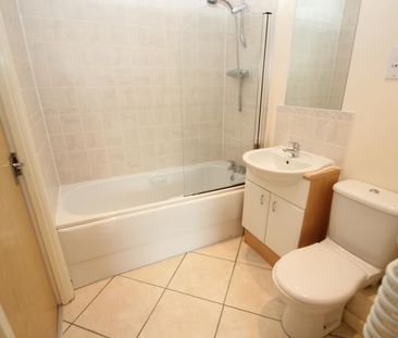Kings Road, Woking - 2 bedrooms Property for lettings - Seymours - Photo 1