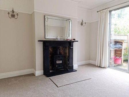 4 bedroom semi-detached house to rent - Photo 5